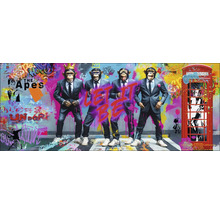 Decoratieve muurafbeelding met apen in pak en graffiti-elementen