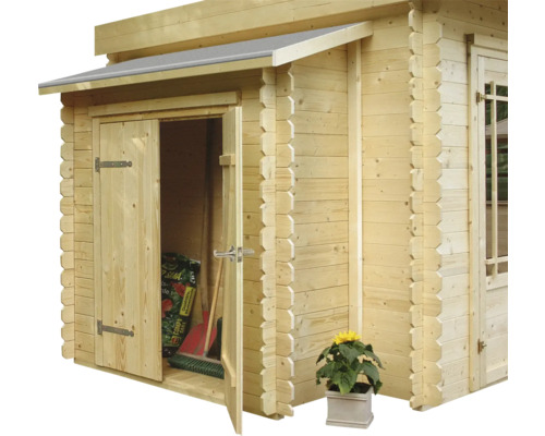 Houten tuinhuis met open dubbele deur en gereedschap