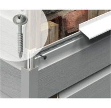 Detail van een gevelbekleding met bevestigingsmaterialen