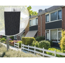 Buitenjaloezieën op een huis met gesloten jaloezieën
