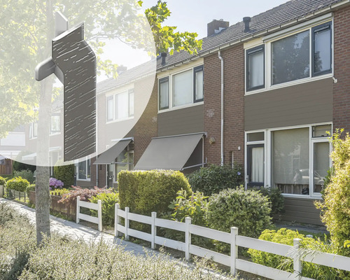 Gevel van een woonhuis met zonnescherm en monster om de gevelkleur te illustreren