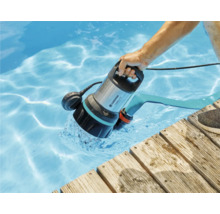 GARDENA dompelpomp voor vuil water in gebruik in het zwembad