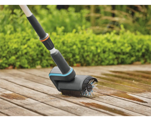 Gardena borstelrol voor het reinigen van houten terrassen