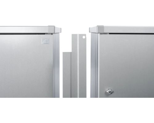 Detailweergave van twee grijze meterkasten met toebehoren