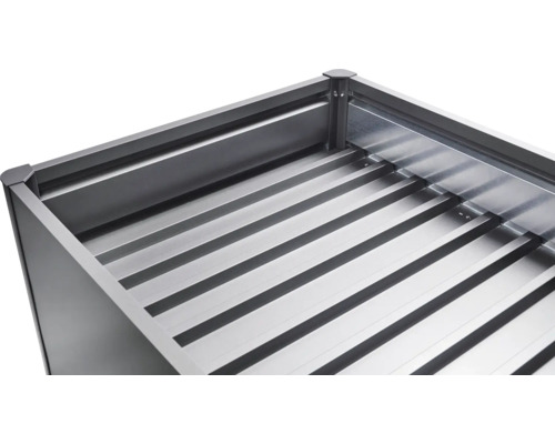 Metalen plantenbak met geribbelde bodem
