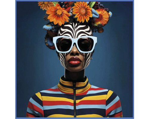 Vrouw met zebra make-up, zonnebril en bloemhoofddeksel