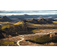 Landschapsbeeld met bergen en rivier