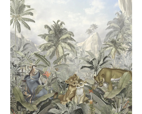 KOMAR Fotobehang vlies DX6-022 Disney Edition 4 Lion King Mountains 300x280 cm Illustratie van een junglelandschap met leeuwen, wrattenzwijn, apen en tropische planten