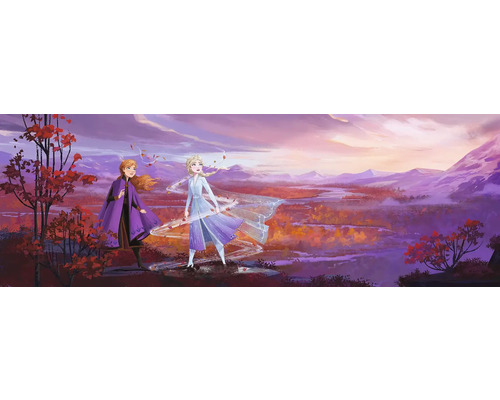 Scène uit de film Frozen 2 met Anna en Elsa in een herfstlandschap
