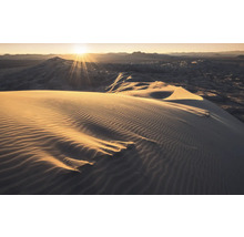 Zandduinen met golfpatronen onder stralend zonlicht