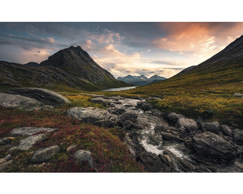 KOMAR Fotobehang vlies SHX9-079 Wanderlust - Stefan Hefele Rugged Paradise 450x280 cm Berglandschap met rotsen en beek