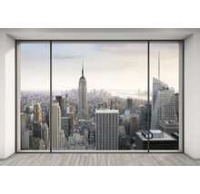 Kantoorramen met uitzicht op de skyline van New York City met het Empire State Building