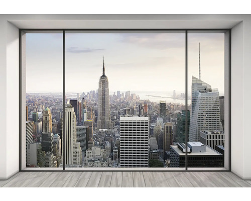 Kantoorramen met uitzicht op de skyline van New York City met het Empire State Building