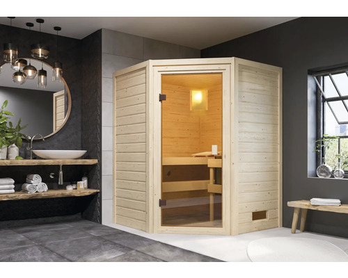 Badkamer met houten sauna, wastafel en spiegel