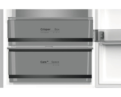 Interieur van een koelkast met groentelade en Care+ Space-compartiment