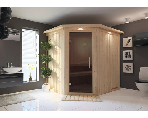 Badkamer met houten hoeksauna met glazen deur, wastafel en toilet