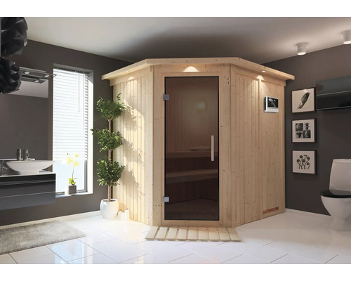 Houten hoeksauna met glazen deur in een badkamer