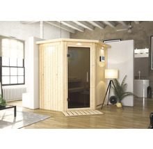 Houten sauna met glazen deur in een lichte ruimte