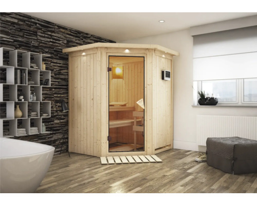 Houten sauna met glazen deur in een badkamer
