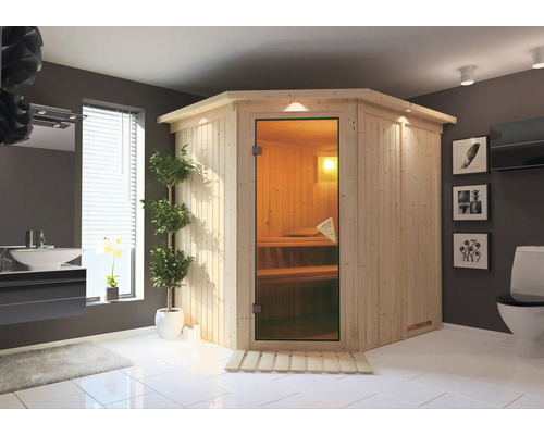 Houten hoeksauna met glazen deur in een badkamer