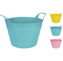 Verschillende flexibele kunststof emmers met handgrepen