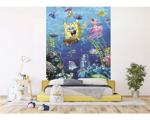 Kinderkamer met muurschildering met SpongeBob-thema die een onderwaterwereld voorstelt