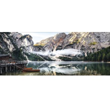 Fotobehang met berglandschap, meer en steiger