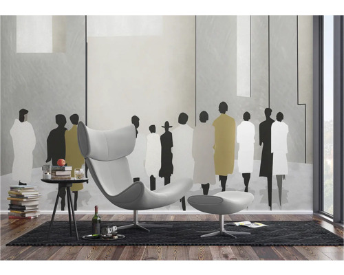 Woonkamer met moderne fauteuil en muurschildering van personen