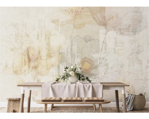 Woonkamer met eettafel, bank, kruk en bloemenbehang