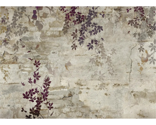 Behang met bladerenpatroon op een gepleisterde muur