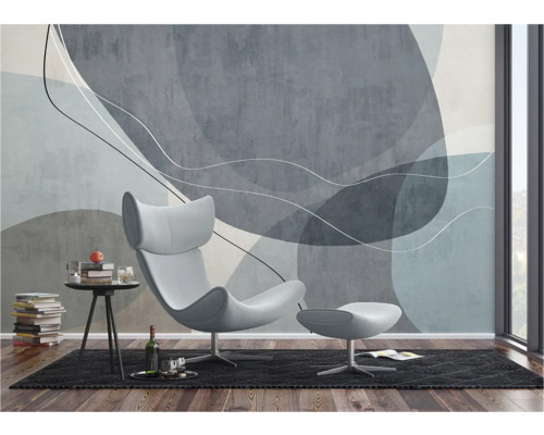 Woonkamer met fauteuil, bijzettafel en abstract wandbehang voor een modern interieur