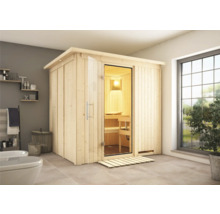 Houten sauna met glazen deur in een badkamer