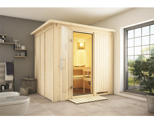 Houten sauna met glazen deur in een badkamer