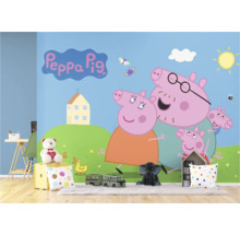 Kinderkamer met muurschildering van Peppa Pig en speelgoed