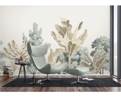 Woonkamer met fauteuil en behang met plantmotief