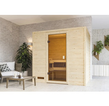 Houten sauna met glazen deur in een lichte ruimte