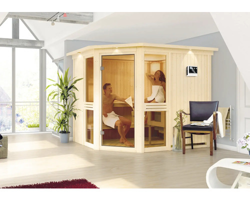 Binnensauna met twee personen in een lichte kamer