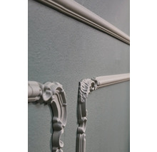 Close-up van sierlijsten op een muur