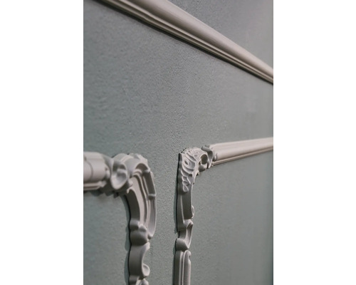 Close-up van sierlijsten op een muur