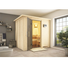 Houten sauna met glazen deur in een badkamer