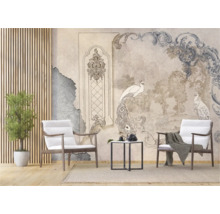 Woonkamer met behang, fauteuils en bijzettafel voor een stijlvolle inrichting