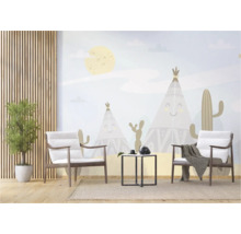 Kinderkamer met muurschildering, twee fauteuils, plant en tapijt voor een gezellige sfeer