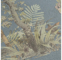 Close-up van een gestructureerd behang met een boom- en plantenmotief