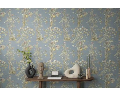 Behang met bloemmotief en boomdesign in interieur