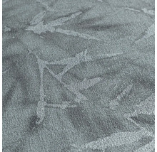 Close-up van een gestructureerd textielbehang met plantenmotief