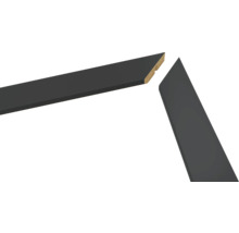 Twee zwarte fotolijsten met versteksnede