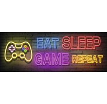 Neonreclame met gameconsole, eten, slapen, gamen, herhalen op een bakstenen muur