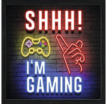 "Decoratieve wandkunst met de tekst ""SHHH! I'M GAMING"" en een gamecontroller-symbool"