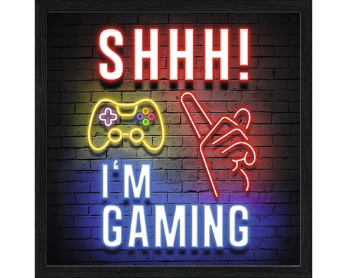 "Decoratieve wandkunst met de tekst ""SHHH! I'M GAMING"" en een gamecontroller-symbool"