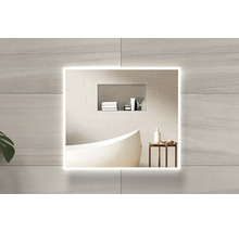 Vierkante badkamerspiegel met ledverlichting in een moderne badkamer